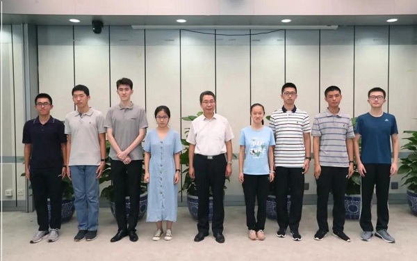 Shen Changyu meets representatives of outstanding candidates of staff and workers' children in Beijing